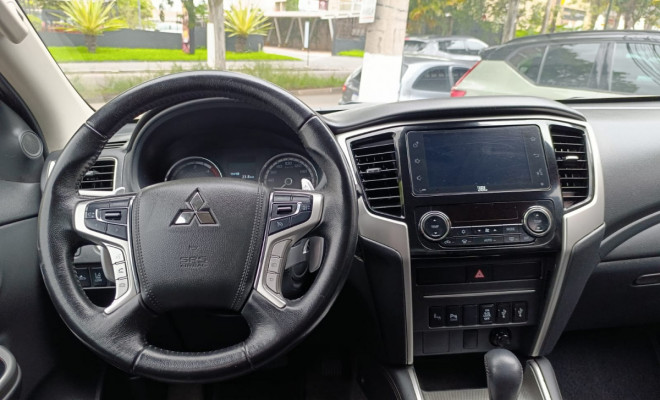 Mitsubishi L200 Triton Sport HPE-S 2.4 CD Dies. Aut 2023 Diesel-6