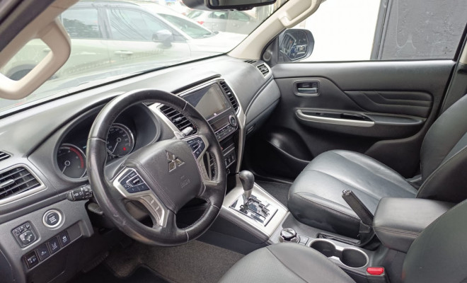 Mitsubishi L200 Triton Sport HPE-S 2.4 CD Dies. Aut 2023 Diesel-5