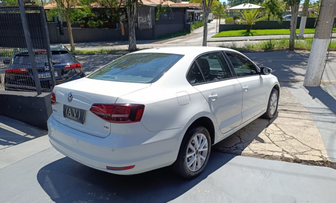 VW - VolksWagen JETTA Trendline 2.0 T.Flex 8V 4p Tip. 2016 Flex-3