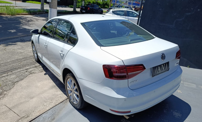 VW - VolksWagen JETTA Trendline 2.0 T.Flex 8V 4p Tip. 2016 Flex-4