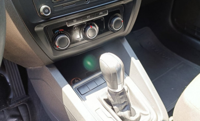 VW - VolksWagen JETTA Trendline 2.0 T.Flex 8V 4p Tip. 2016 Flex-10