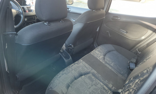 Peugeot 207 Sedan Passion XR 1.4 Flex 8V 4p 2010 Flex-7