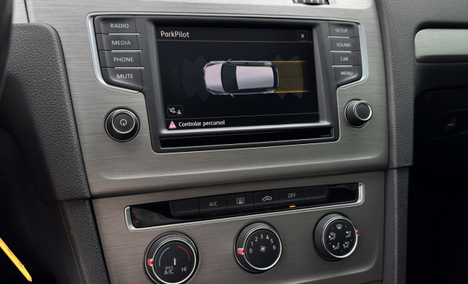 VW - VolksWagen Golf Comfortline 1.6 MSI Total Flex Aut. 2016 Flex-20