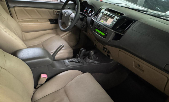 Toyota Hilux SW4 SRV D4-D 4x4 3.0 TDI Dies. Aut 2012 Gasolina-5