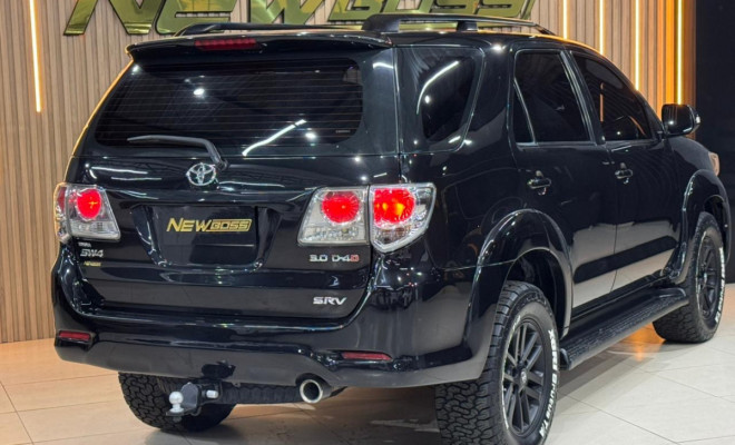 Toyota Hilux SW4 SRV D4-D 4x4 3.0 TDI Dies. Aut 2012 Gasolina-4