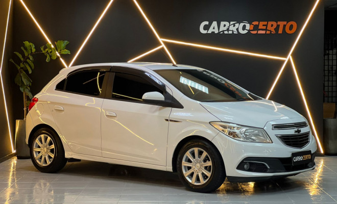 GM - Chevrolet ONIX HATCH LT 1.0 Mec. 2014  OPORTUNIDADE 100% FINANCIADO