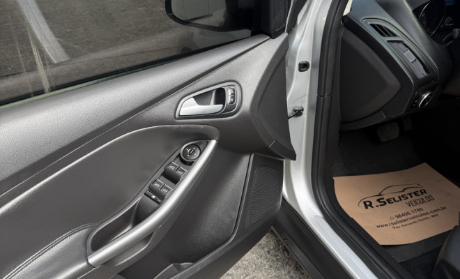 Focus Hatch 2.0 16V SE Flex Aut. 2016-13