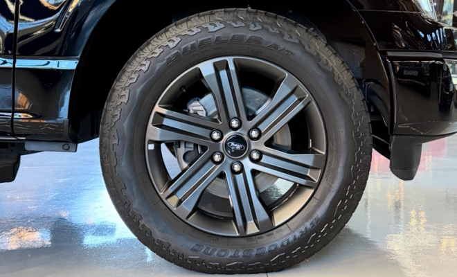 Ford F-150 Lariat 4x4 5.0 V8 2023 Gasolina-13