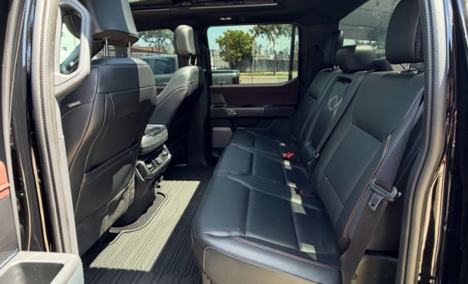 Ford F-150 Lariat 4x4 5.0 V8 2023 Gasolina-10