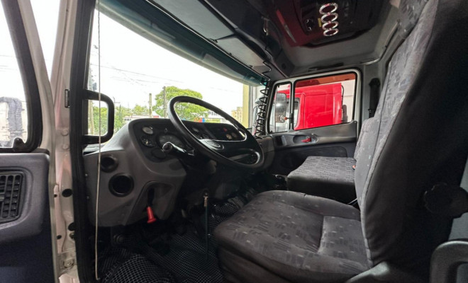 MERCEDES-BENZ L-1620 3-Eixos 2p (diesel) 2003 Diesel-4