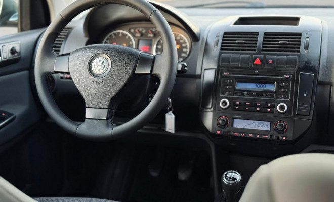 VW - VolksWagen Polo Sed. COMFORT. 1.6 Mi Tot. Flex 8v 2009 Flex-12