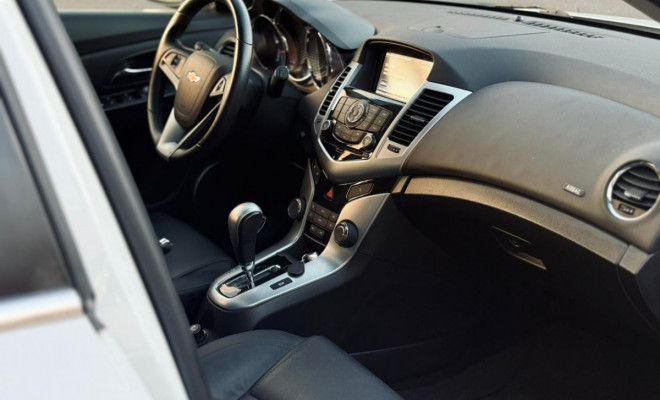 GM - Chevrolet CRUZE HB Sport LTZ 1.8 16V FlexP. 5p Aut 2014 Flex-8