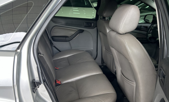 Ford Focus Sedan 2.0 16V/2.0 16V Flex 4p Aut. 2010 Flex-10