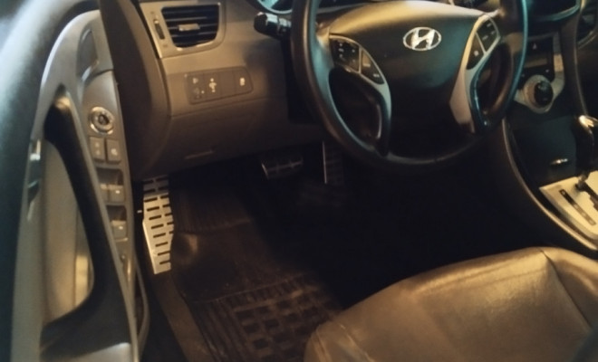 Hyundai Elantra GLS 1.8 16V Aut. 2013 Gasolina-7