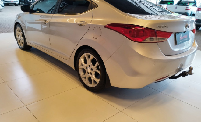 Hyundai Elantra GLS 1.8 16V Aut. 2013 Gasolina-4
