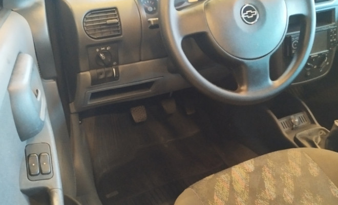 GM - Chevrolet Corsa Sedan 1.0 MPFI 8V 71cv 4p 2004 Gasolina-7