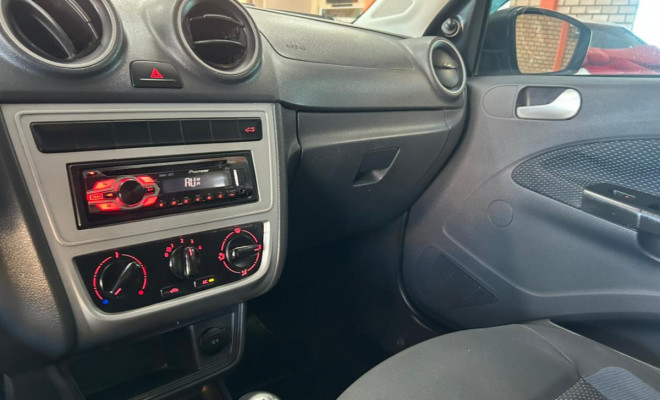 VW - VolksWagen VOYAGE 1.0/1.0 City Mi Total Flex 8V 4p 2015 Flex-8