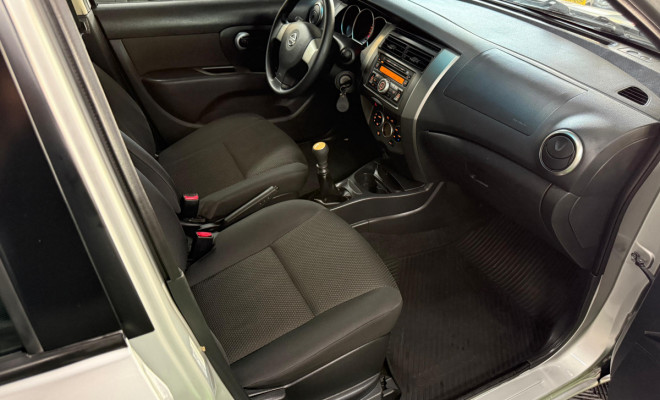 Nissan LIVINA GRAND S 1.8 16V Flex Fuel Mec. 2012 Flex-7