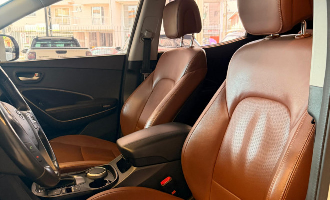 Hyundai Santa Fe/GLS 3.3 V6 4X4 Tiptronic 2016 Gasolina 7 LUGARES-6