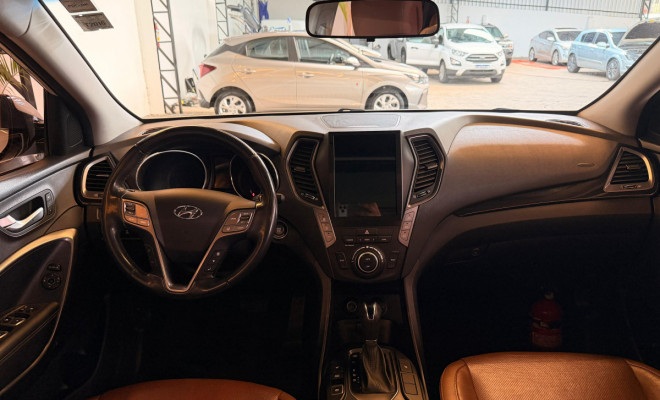 Hyundai Santa Fe/GLS 3.3 V6 4X4 Tiptronic 2016 Gasolina 7 LUGARES-7