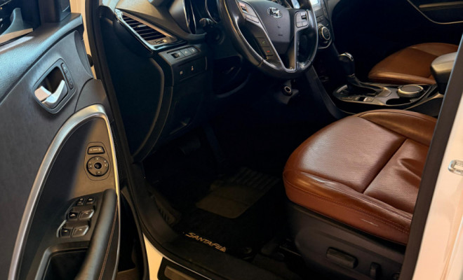 Hyundai Santa Fe/GLS 3.3 V6 4X4 Tiptronic 2016 Gasolina 7 LUGARES-5