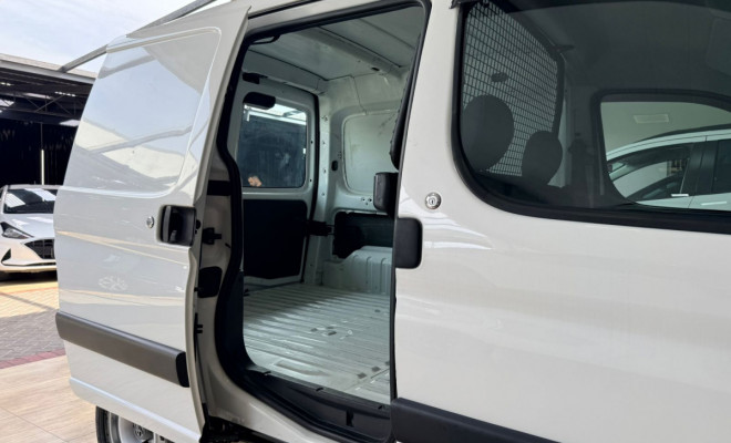 Peugeot Partner Furgão 1.6 16V/ 1.6 16V Flex 3p 2019 Flex-12