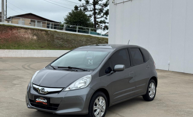 Fit LX 1.4 Aut. 2014 | Completo, automático e pronto para chamar atenção