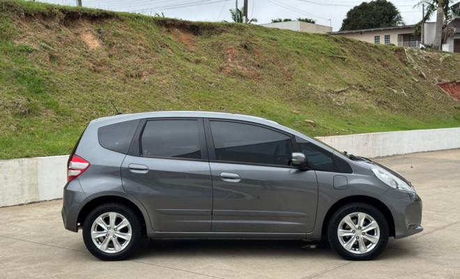 Fit LX 1.4 Aut. 2014 | Completo, automático e pronto para chamar atenção-13