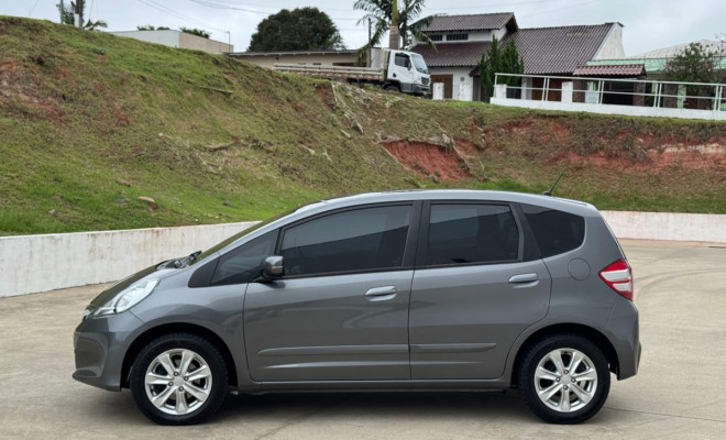 Fit LX 1.4 Aut. 2014 | Completo, automático e pronto para chamar atenção-12