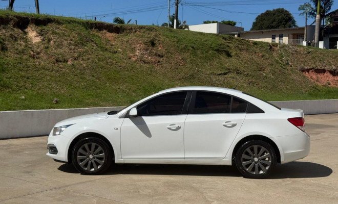 Cruze LT 1.8 Aut. 2016 — conforto, estilo e procedência em um só carro-10