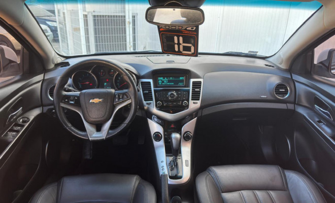 Cruze LT 1.8 Aut. 2016 — conforto, estilo e procedência em um só carro-4