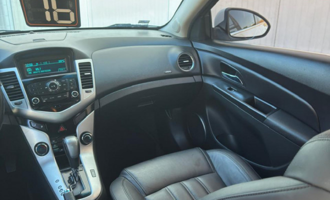 Cruze LT 1.8 Aut. 2016 — conforto, estilo e procedência em um só carro-8