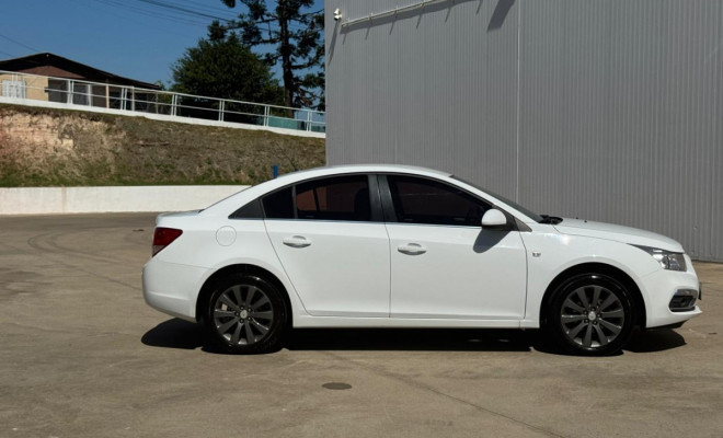 Cruze LT 1.8 Aut. 2016 — conforto, estilo e procedência em um só carro-13