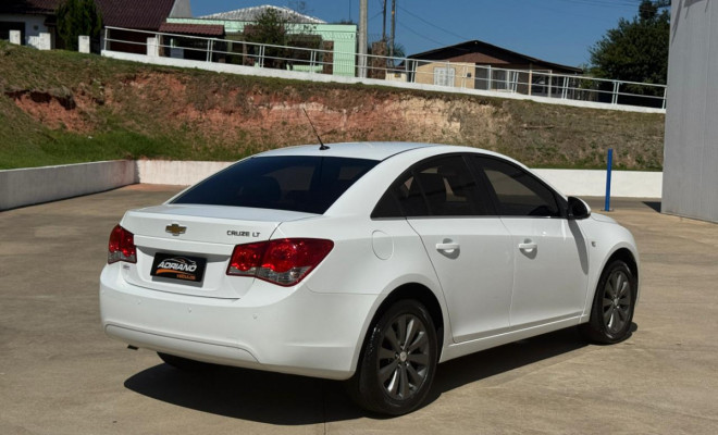 Cruze LT 1.8 Aut. 2016 — conforto, estilo e procedência em um só carro-1