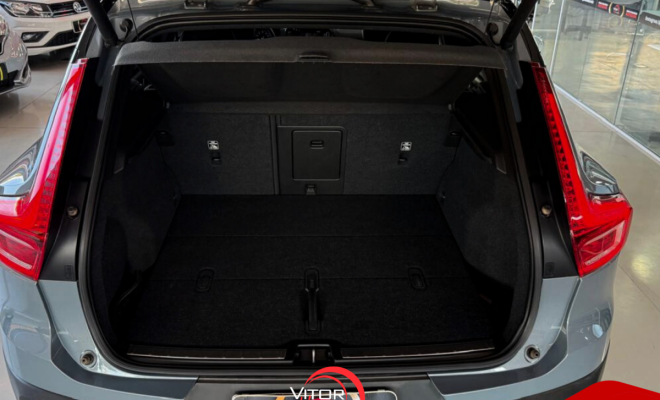 Volvo XC 40 T-5 R-DESIGN SPE. ED 2.0 252cv AWD 2020 Gasolina-4