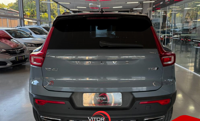 Volvo XC 40 T-5 R-DESIGN SPE. ED 2.0 252cv AWD 2020 Gasolina-1