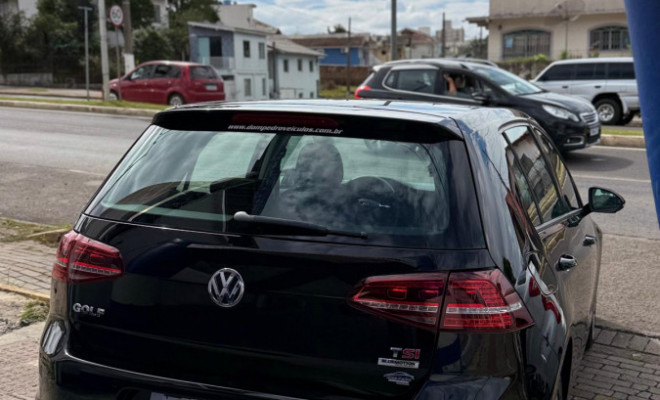 VW - VolksWagen Golf Highline 1.4 TSI 140cv Aut. 2015 Gasolina-2