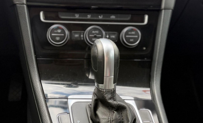 VW - VolksWagen Golf Highline 1.4 TSI 140cv Aut. 2015 Gasolina-10