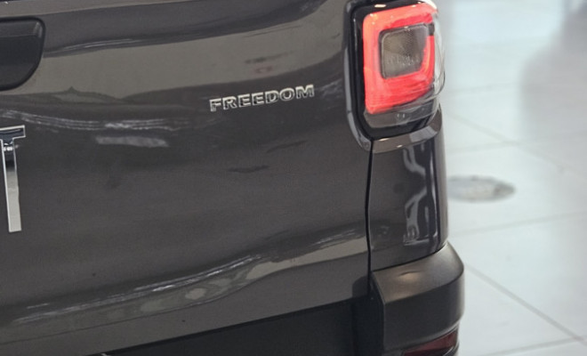 Fiat Strada Freedom 1.3 Flex 8V  CS Plus 2023 Flex-17