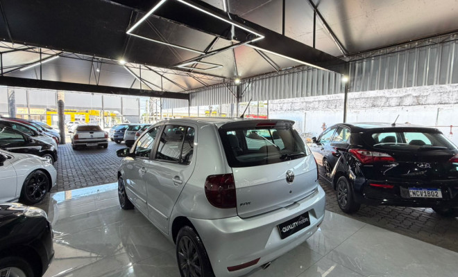 VW - VolksWagen Fox Plus 1.6Mi/ 1.6Mi Total Flex 8V 4p 2010 Flex-4