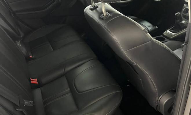Ford Focus 1.6 S/SE/SE Plus Flex 8V/16V  5p 2015 Flex-8