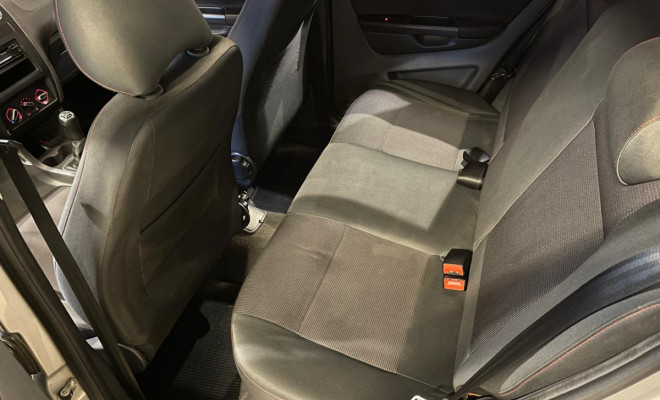 VW  VolksWagen Fox Prime 1.6 8v Total Flex 2011-11