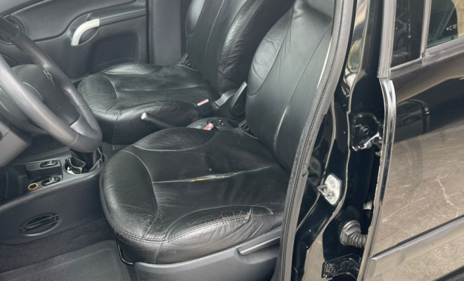 Citroën C3 GLX 1.4/ GLX Sonora 1.4 Flex 8V 5p 2012 Flex-7