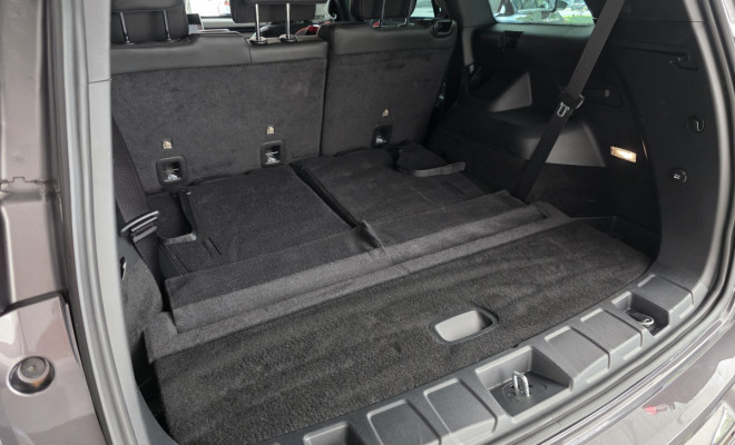 Jeep Commander Black Hurricane 2.0 4x4 TB Aut 2025 Gasolina-15