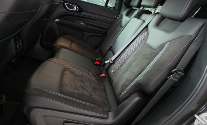 Jeep Commander Black Hurricane 2.0 4x4 TB Aut 2025 Gasolina-6