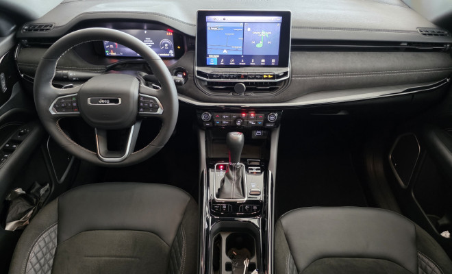 Jeep Commander Black Hurricane 2.0 4x4 TB Aut 2025 Gasolina-7