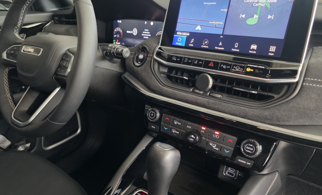 Jeep Commander Black Hurricane 2.0 4x4 TB Aut 2025 Gasolina-8