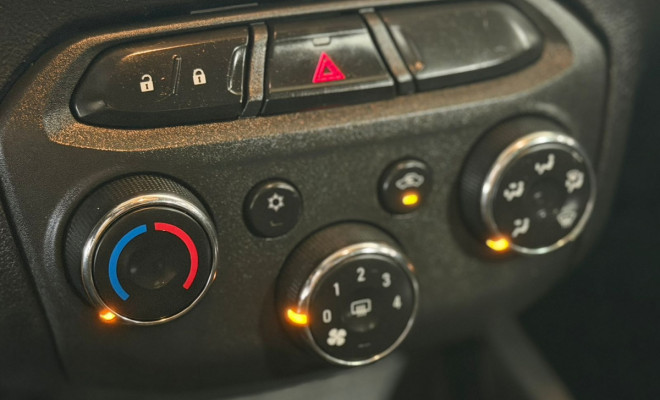 GM - Chevrolet ONIX HATCH LTZ 1.4 8V FlexPower 5p Mec. 2013 Flex-14