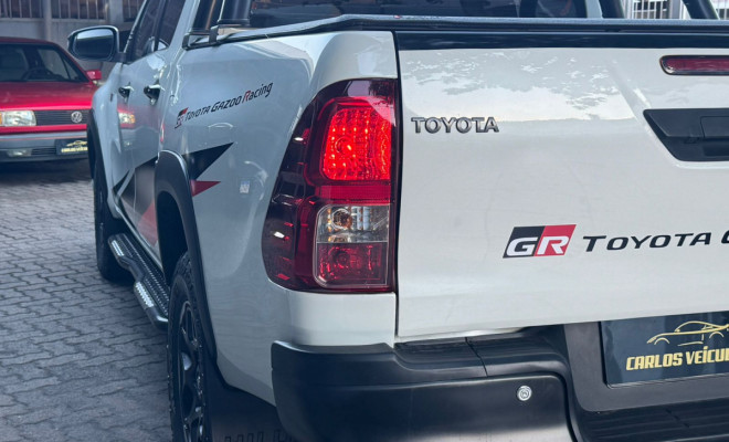 Toyota Hilux CD GR-S 4x4 2.8 TDI Dies. Aut. 2019 Diesel-5