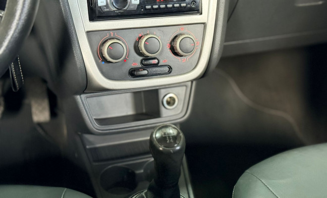 VW - VolksWagen VOYAGE 1.0/1.0 City Mi Total Flex 8V 4p 2013 Flex-8